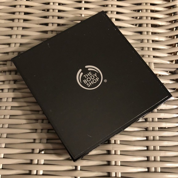 The Body Shop Face Contour Palette - Picture 3 of 3